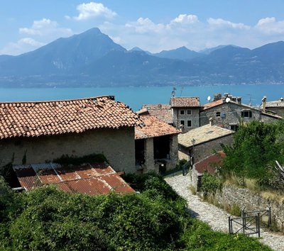 Crero Garda borgo