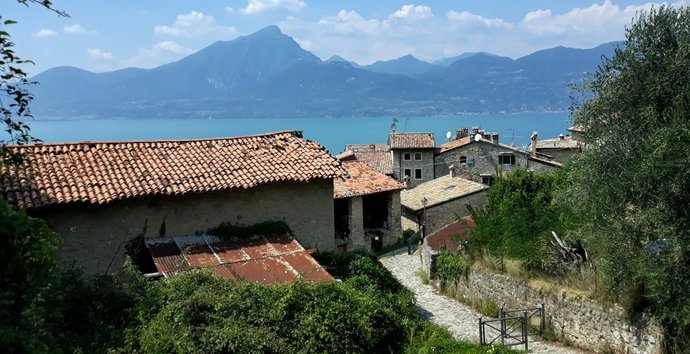 Crero Garda borgo