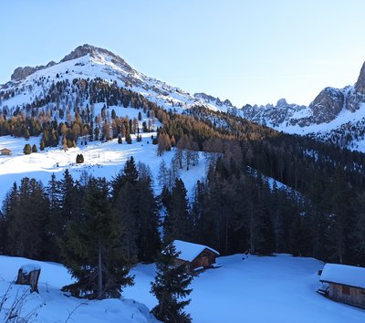 funes gampen alm panorama neve