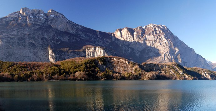 Monte_Casale_lago_Cavedine.jpg