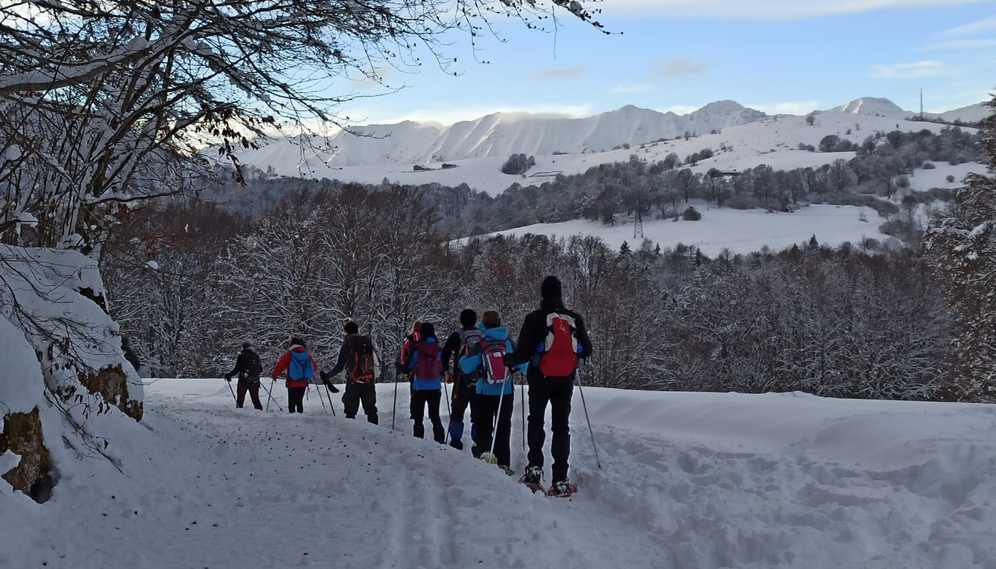 neve persone ciaspole lessinia