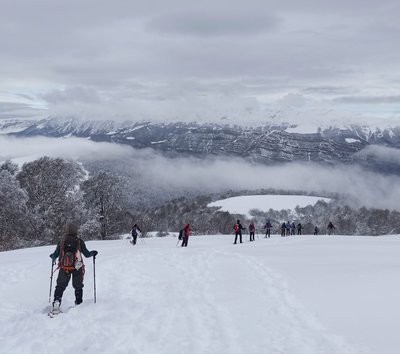 neve persone ciaspole lessinia