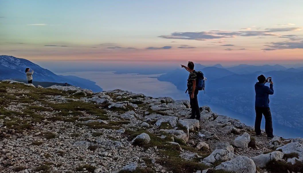 tramonto garda persone